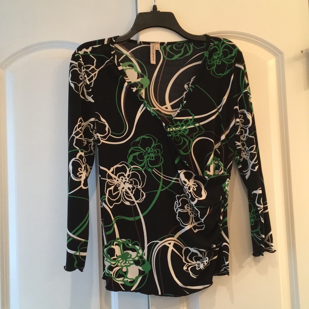 Black green and white top
